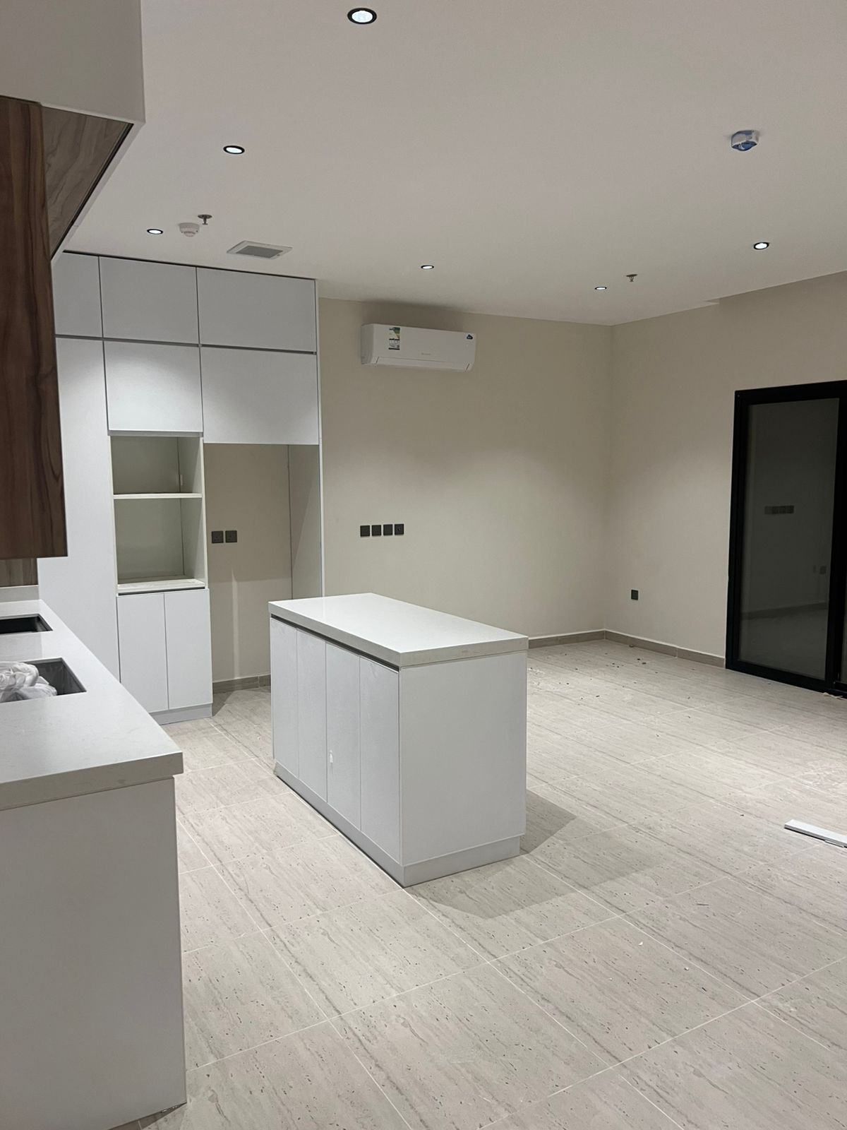 شقة 2 غرف في عرقة 3