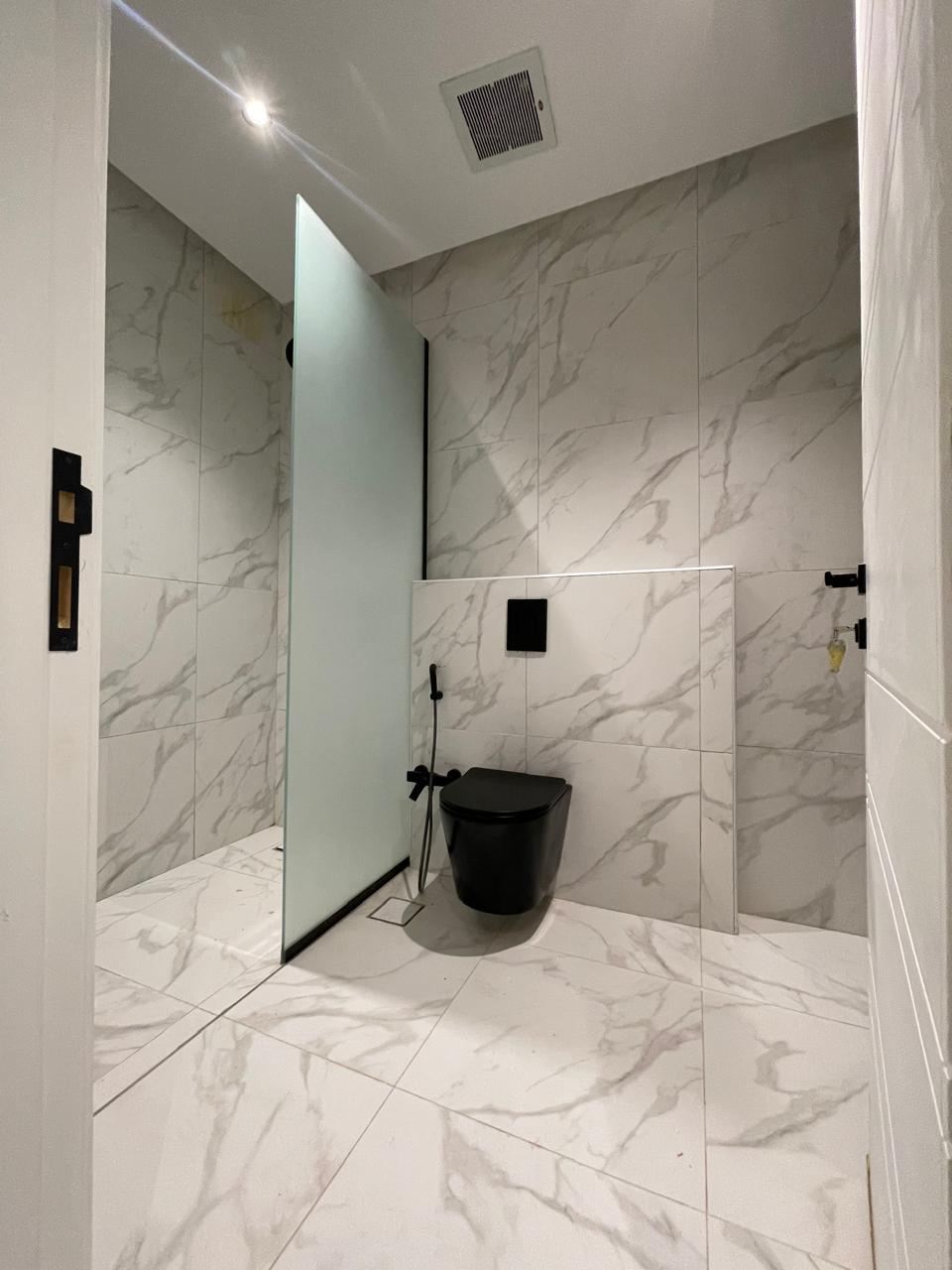 شقة 3 غرف في الملقا 1