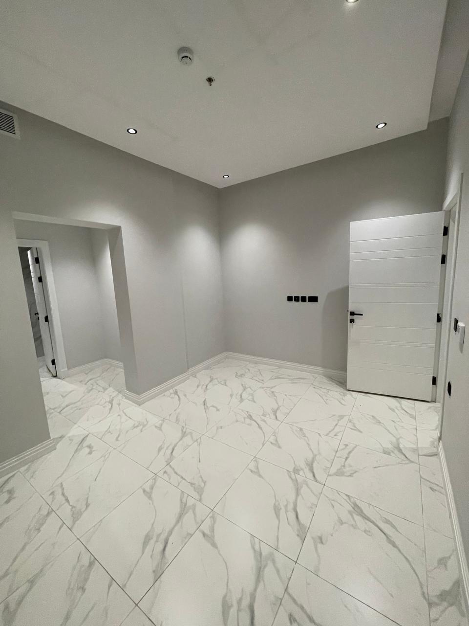 شقة 3 غرف في الملقا 5