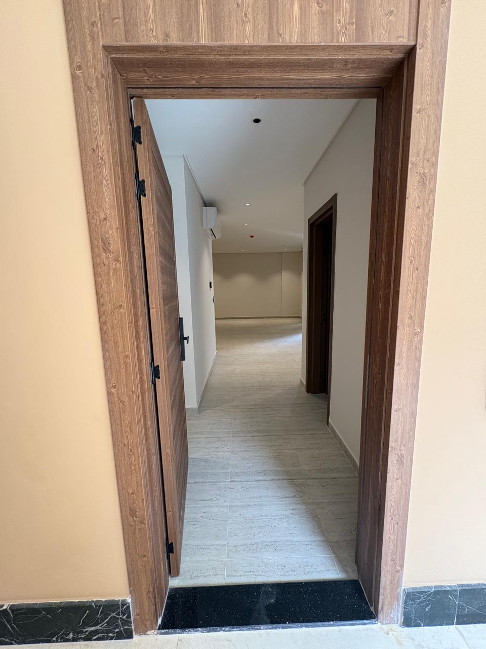 شقة 3 غرف في عرقة 5