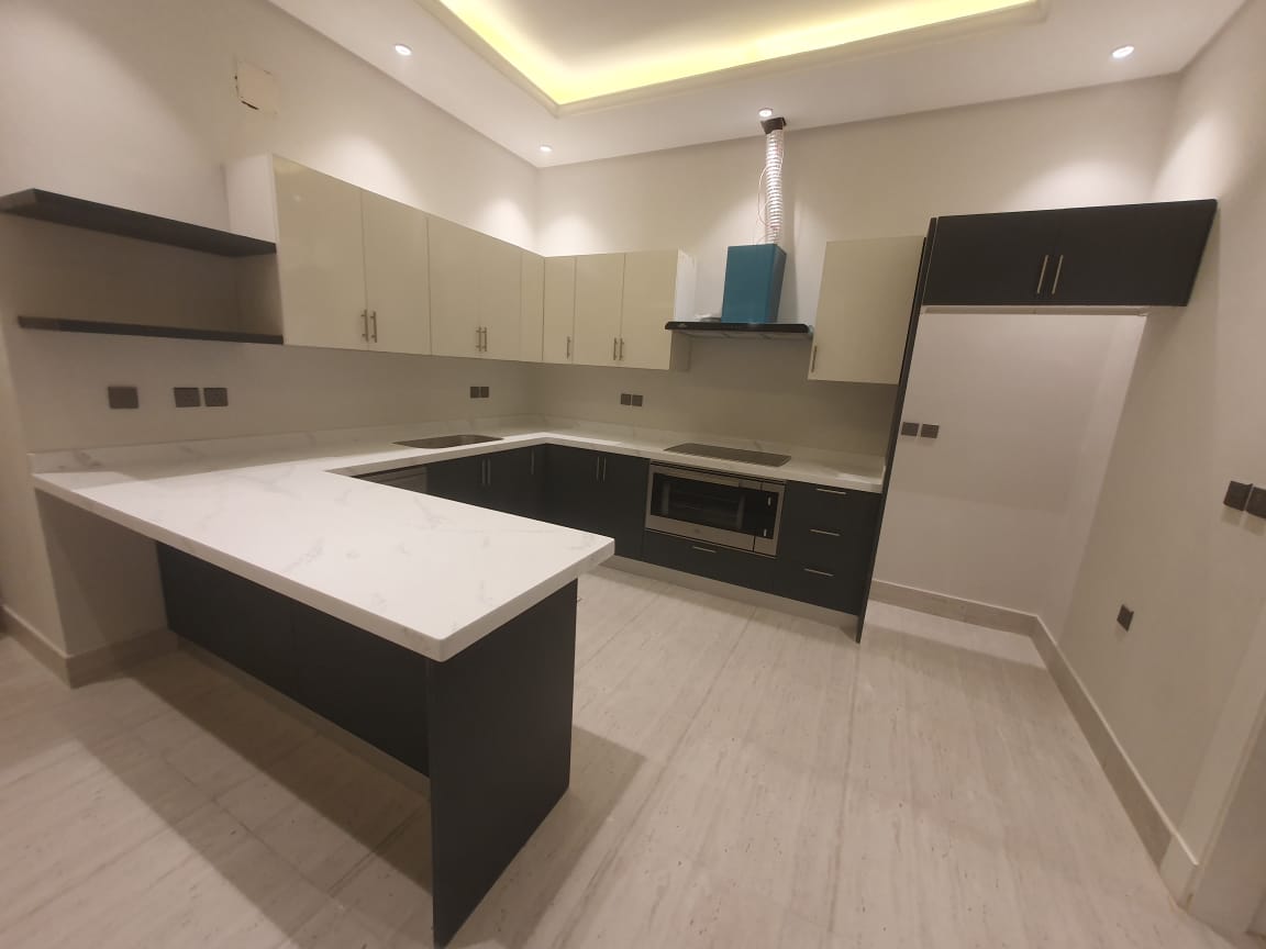 شقة 3 غرف في الملقا 2