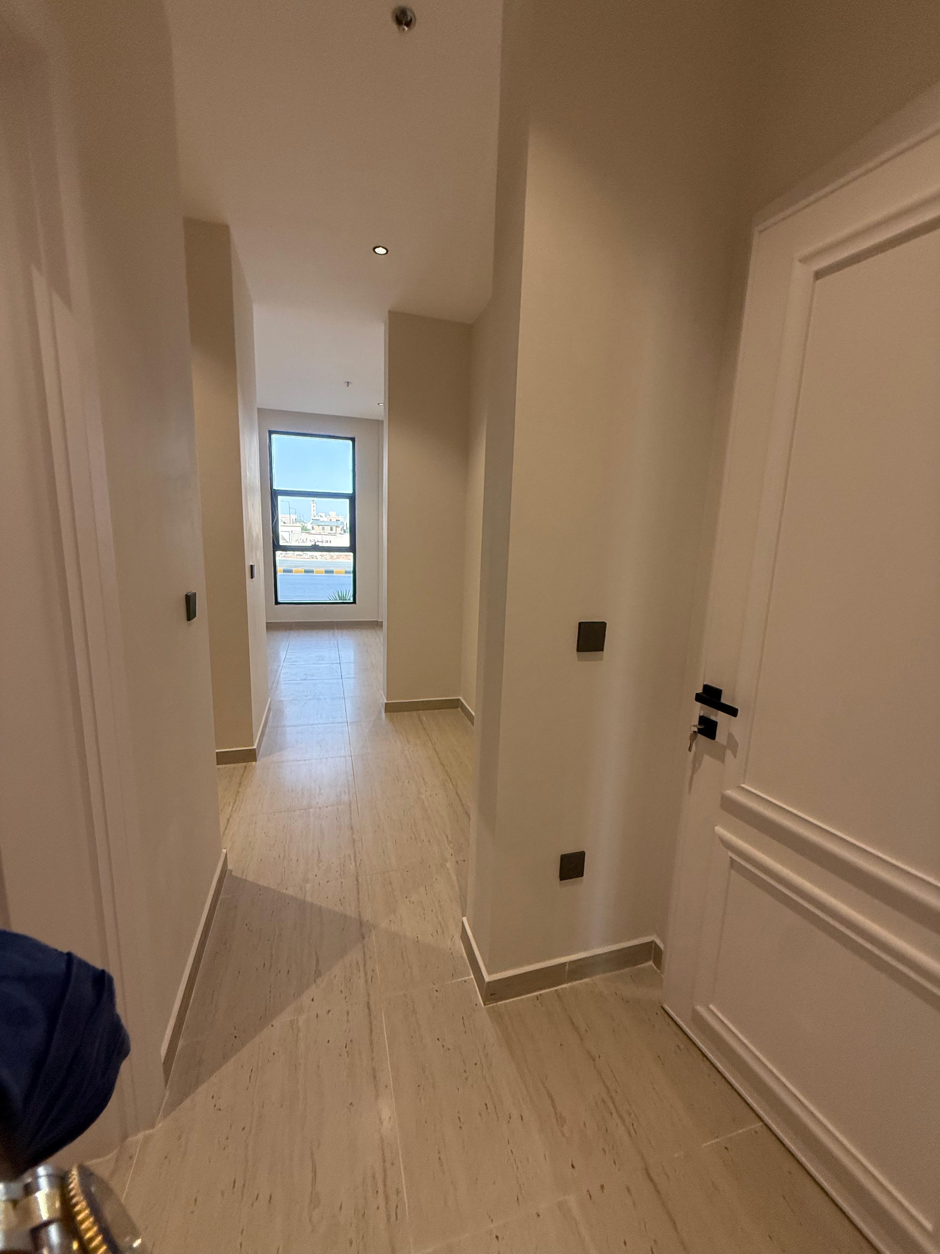 شقة 2 غرف في عرقة 4