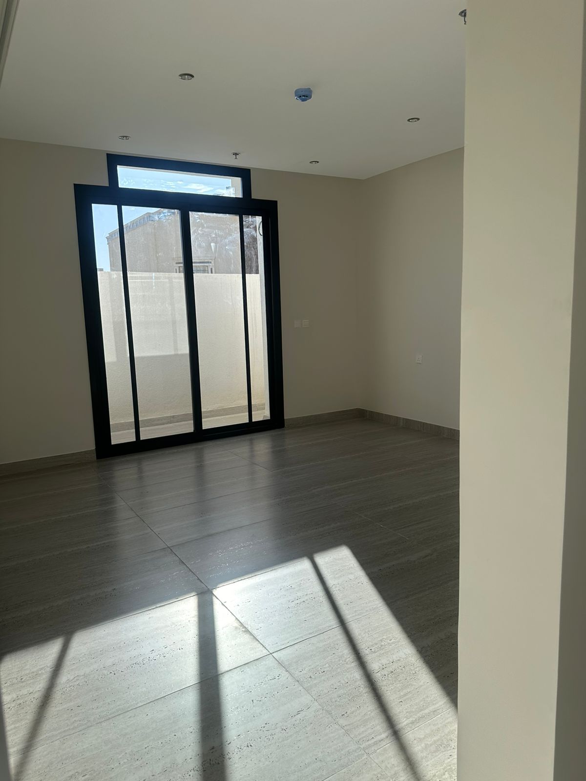 شقة 3 غرف في النرجس 1