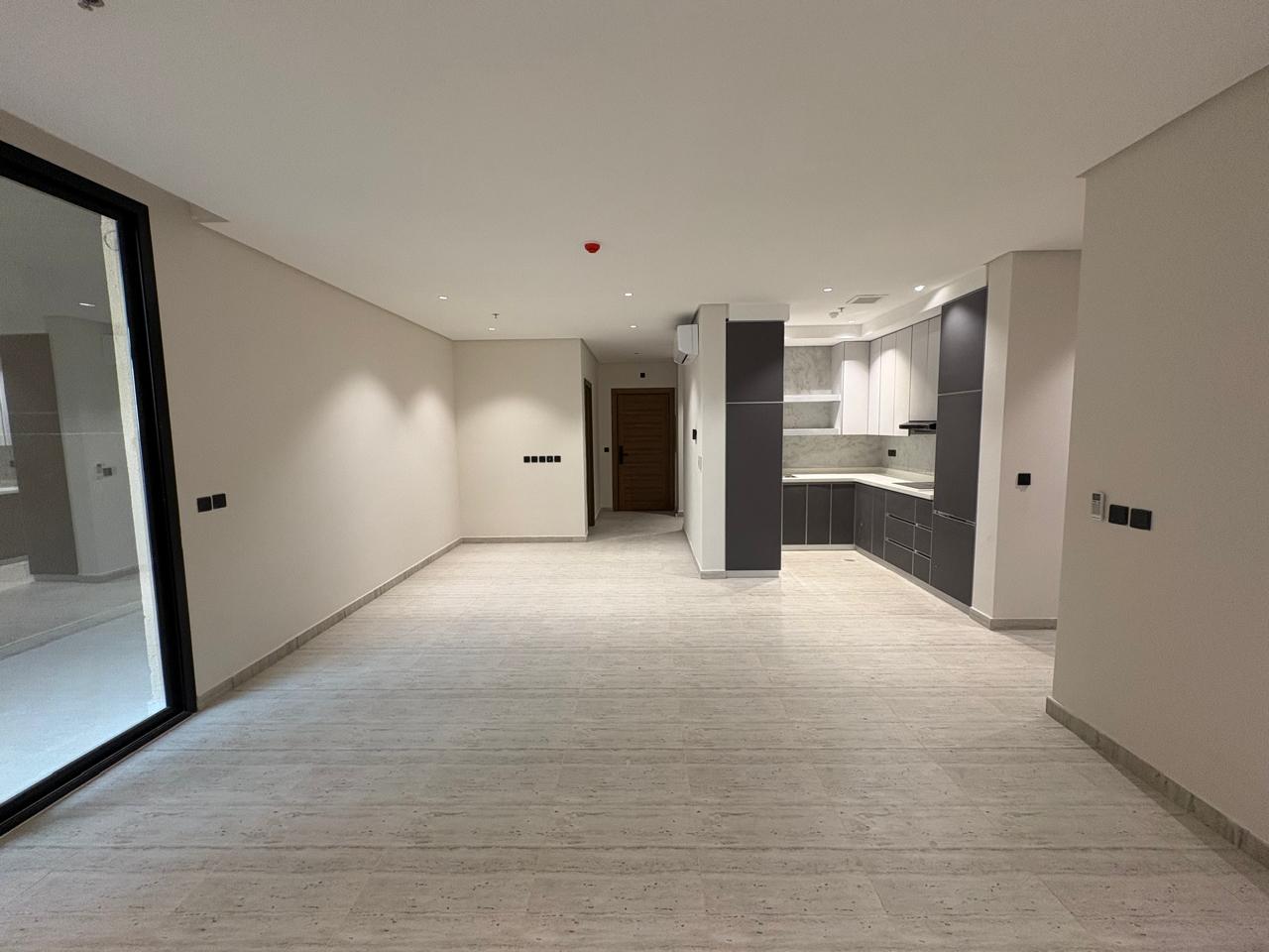 شقة 3 غرف في عرقة 1