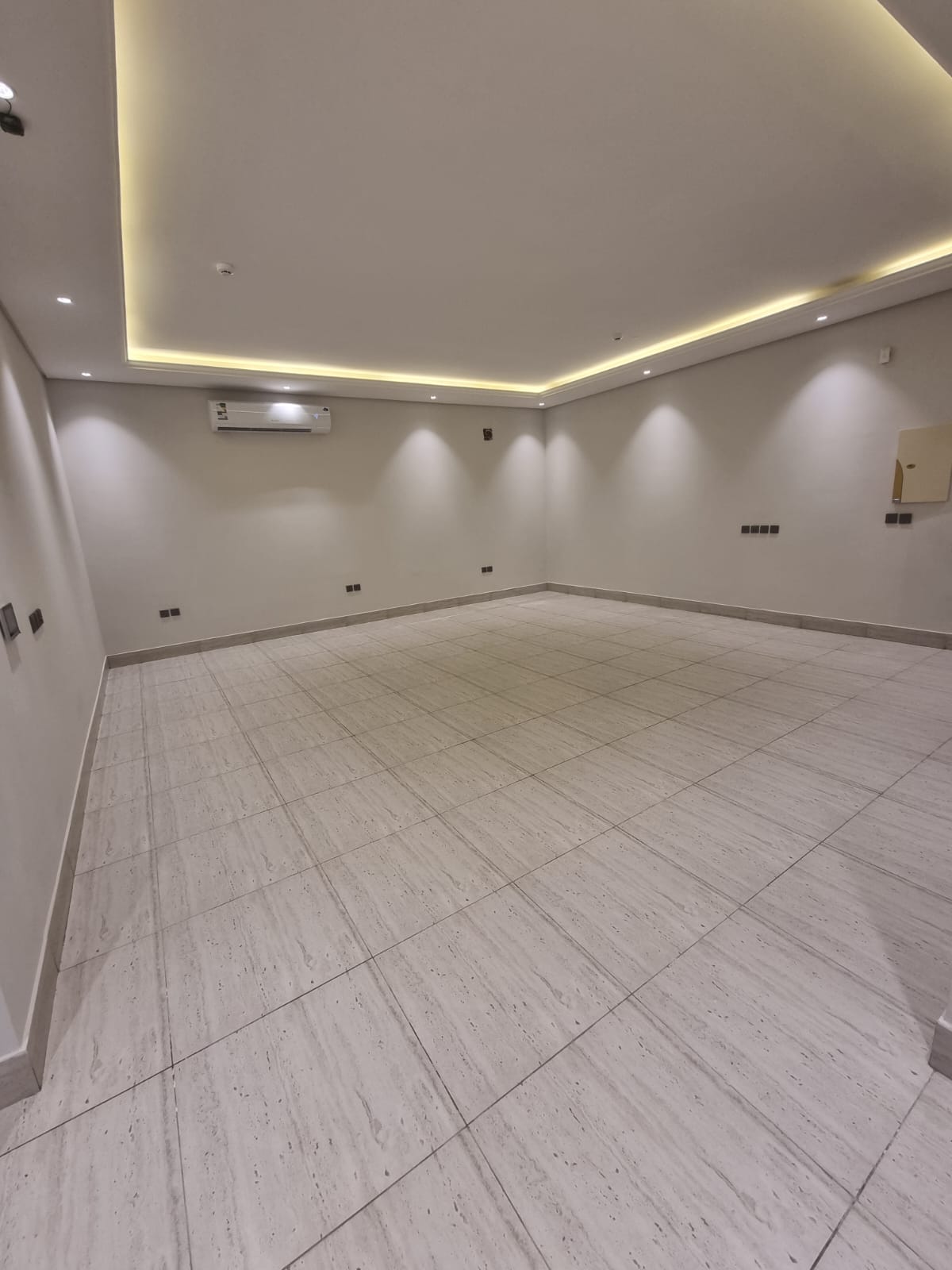 شقة 3 غرف في الملقا 1