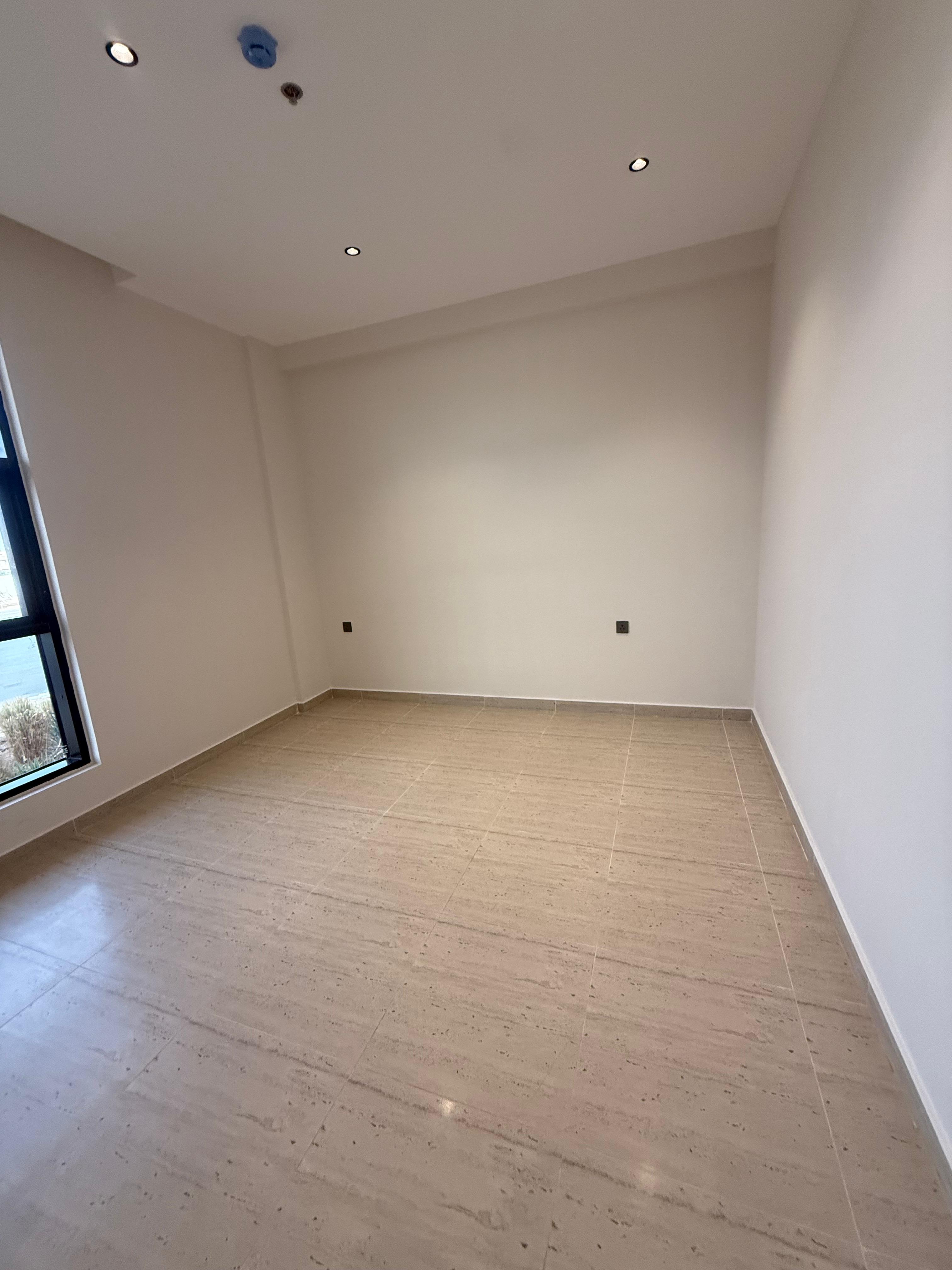 شقة 2 غرف في عرقة 5