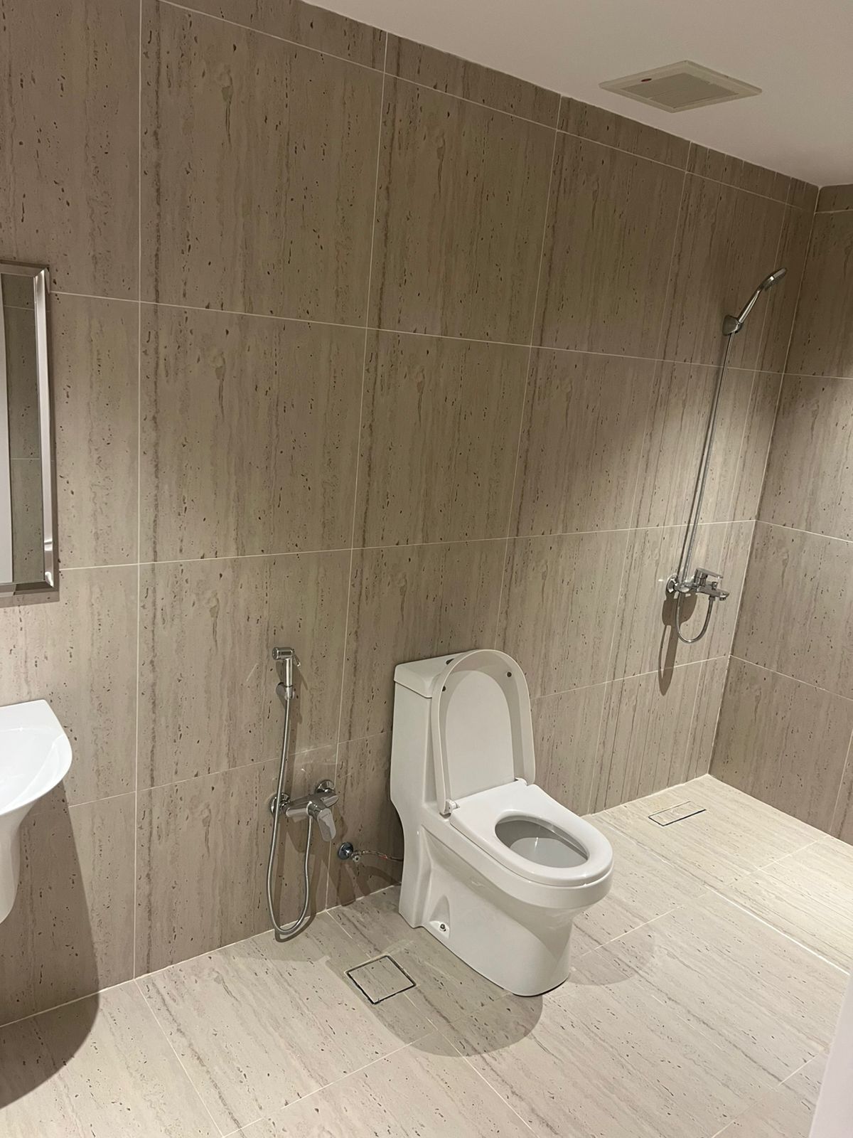 شقة 2 غرف في عرقة 5