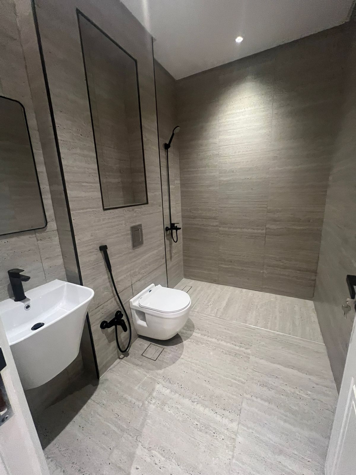 3 bedroom apartment in Al Aqiq 5