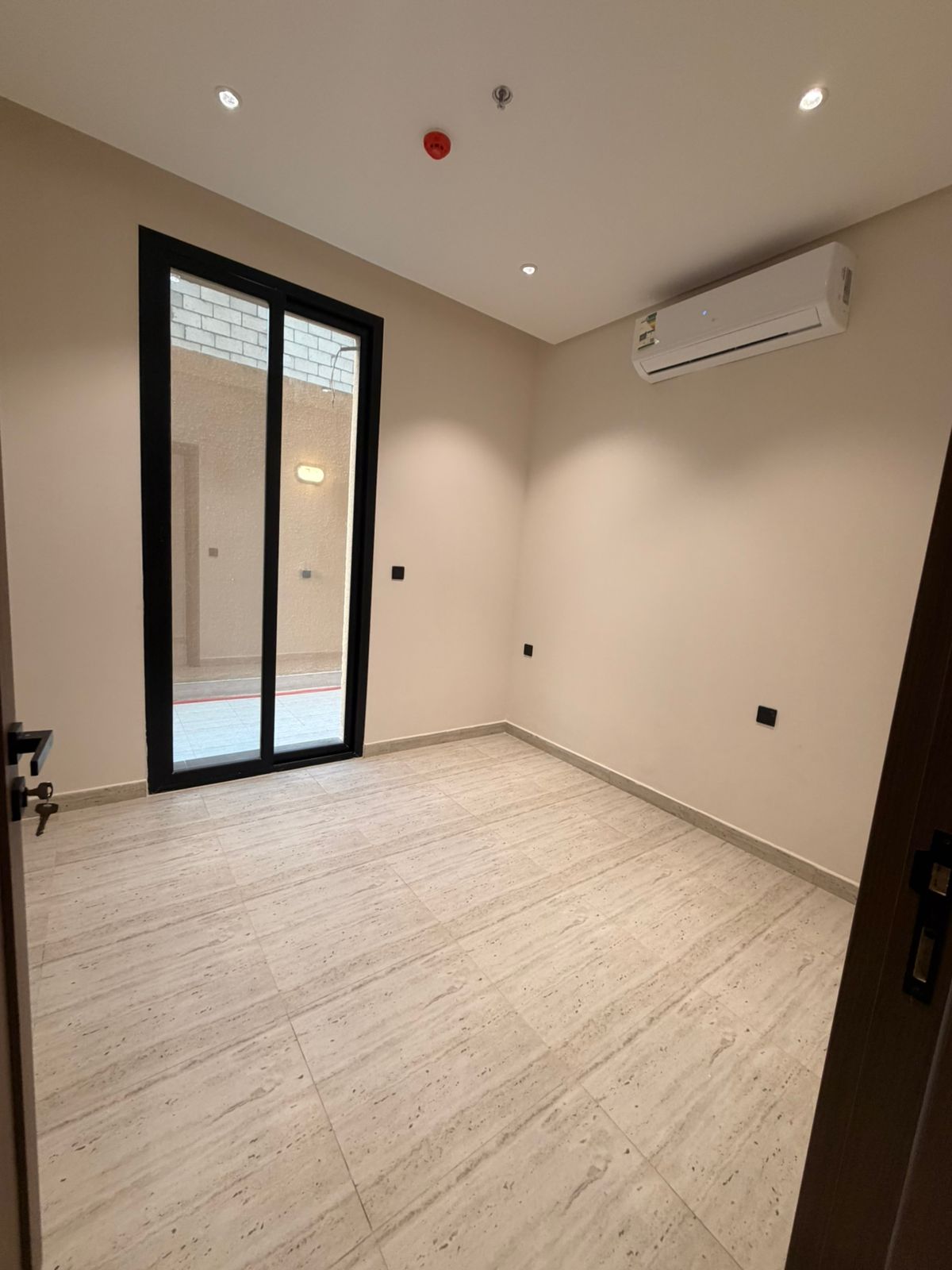 3 bedroom apartment in Irqah 5