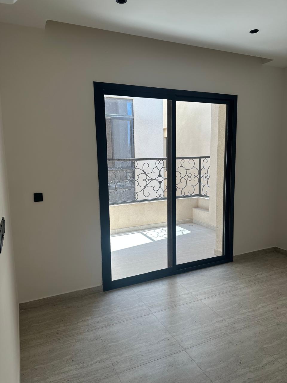 شقة 3 غرف في النرجس 5