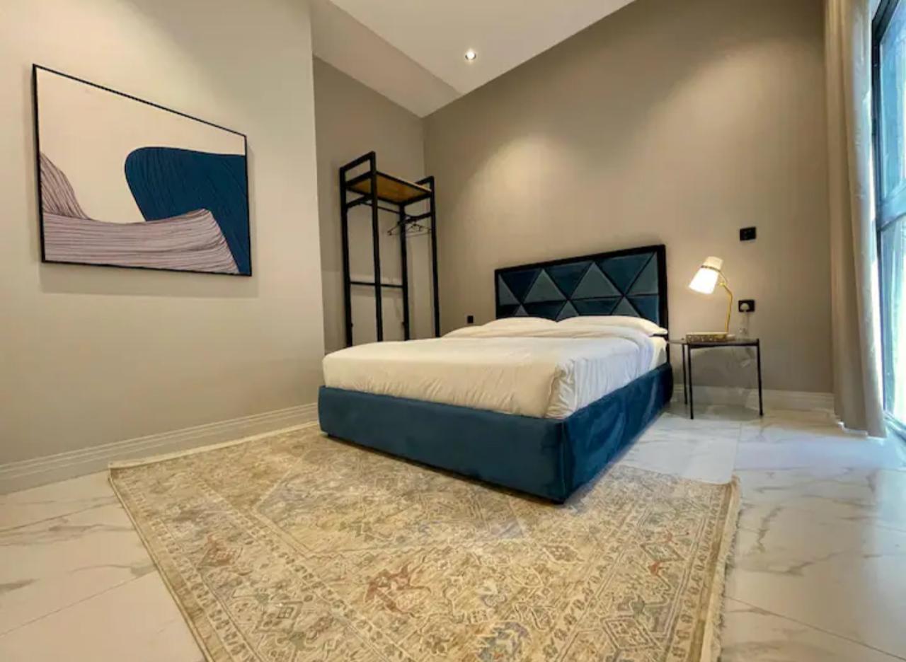 شقة 3 غرف في الملقا 4