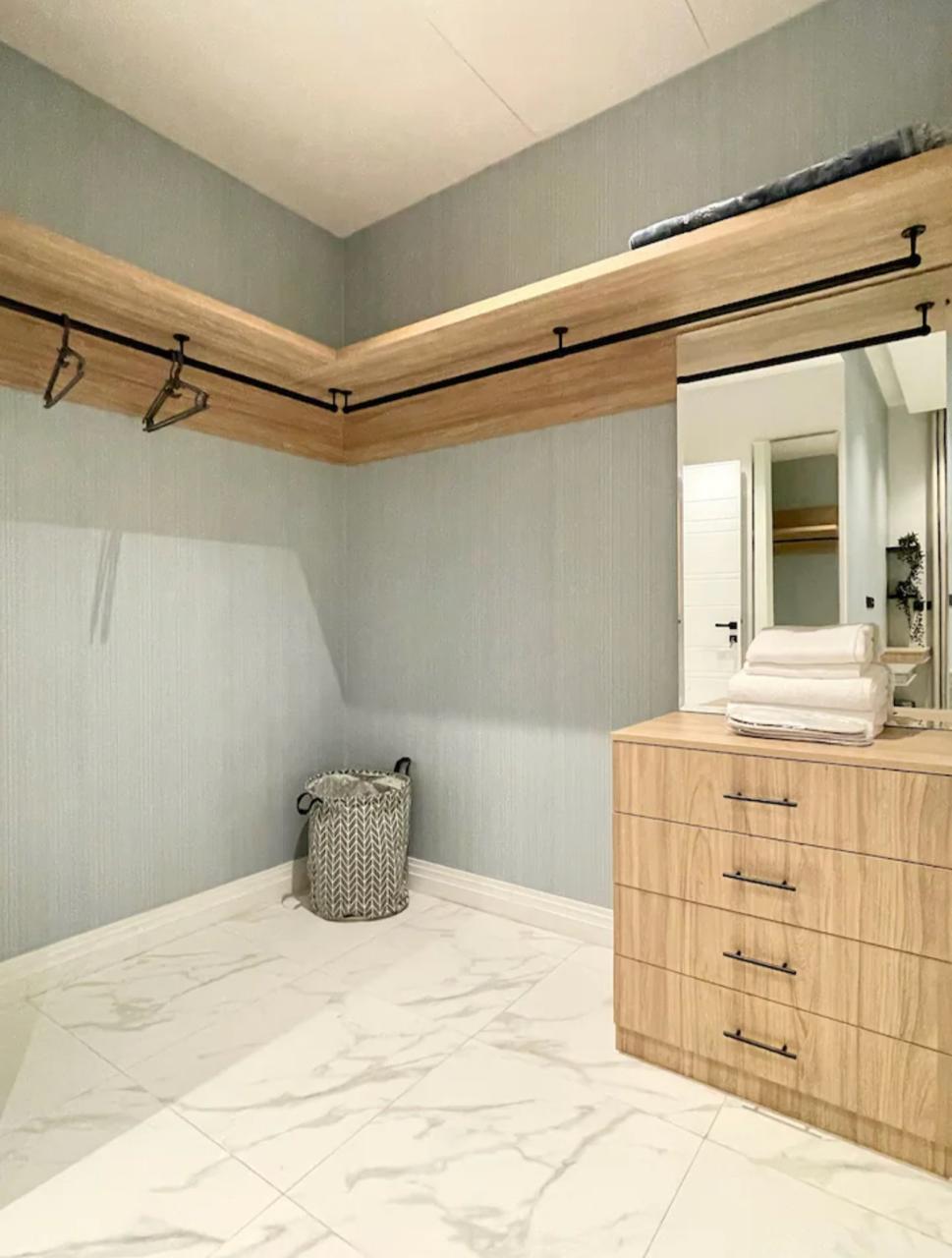 شقة 3 غرف في الملقا 3